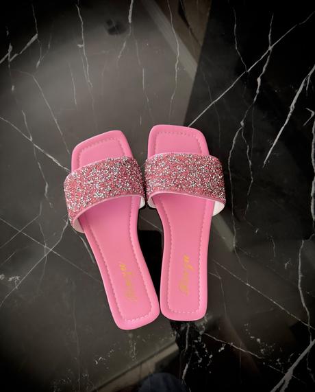 Ružové šlapky, 39