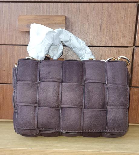 Nová čoko-hnedá kabelka, 