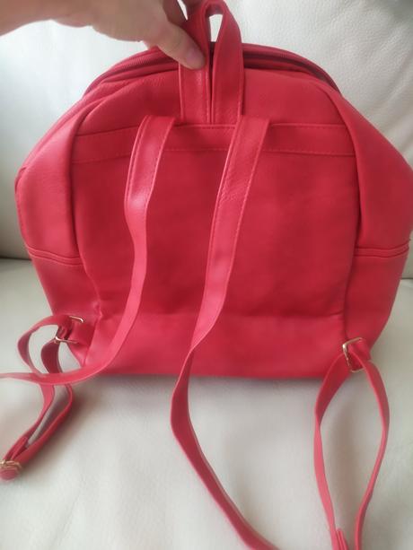 Ruksak dostala som dva rovnake, 