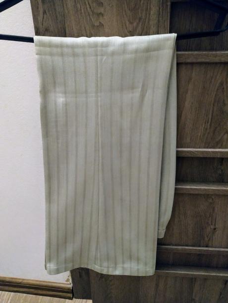 Nohavicový kostým, 36