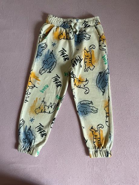 Tepláky 104, sinsay,104