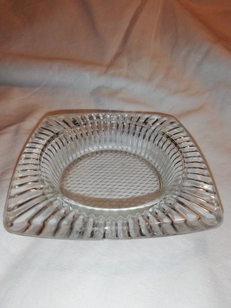 Sklenený popolník, 