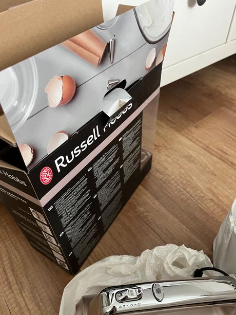 Mixér ručný russell hobbs,