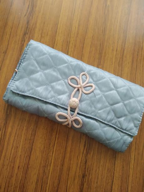 Zavinovacia kozmetická tasticka,