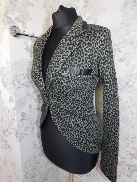 Kvalitny trendy blejzer, 36