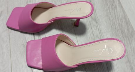 Fuchsiové šľapky, 40