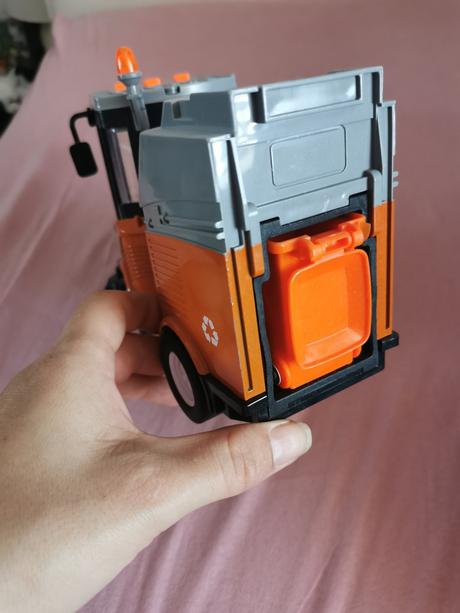 Smetiarske čistiace auto,