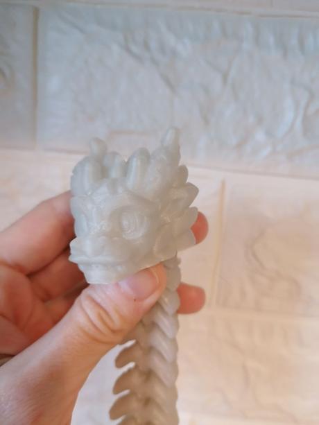 Väčší, flexibilný, svietaci drak, 