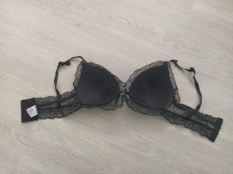 Čipkovaná podprsenka. veľ.s-m, s