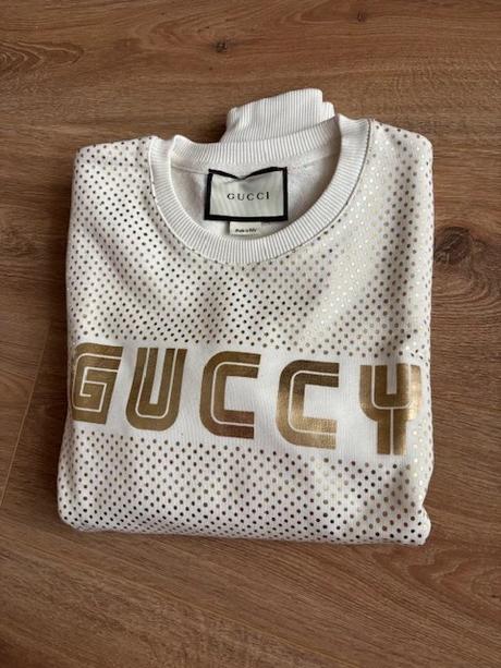 Mikina so zlatými bodkami, s