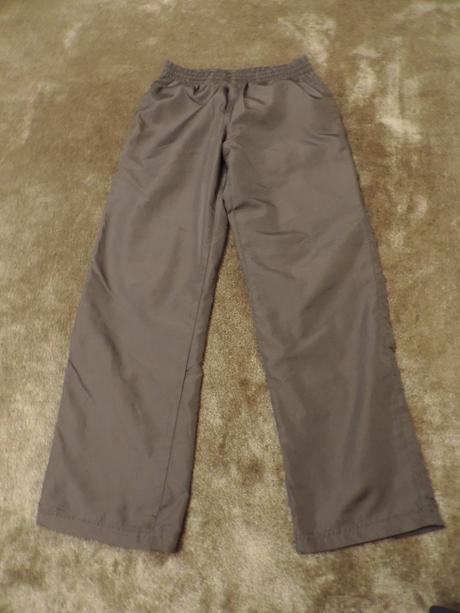 Športové nohavice, 152