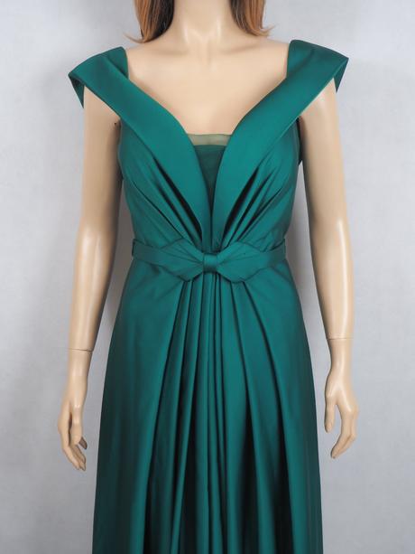 Kvalitné spoločenské šaty, 40