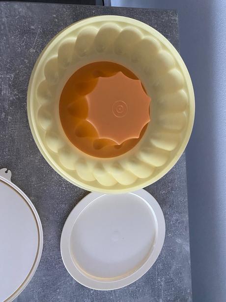 Amaroun dezertna forma tupperware, 