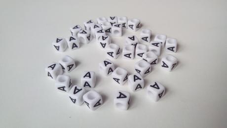 Písmenka kocky biele a, 