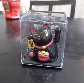 Mávajúca mačka tradičný japonský talizman, 