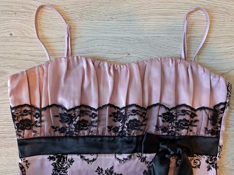 Saténové spoločenské šaty, m