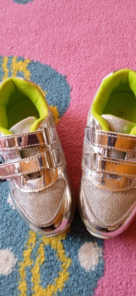 Botasky strieborne, 27