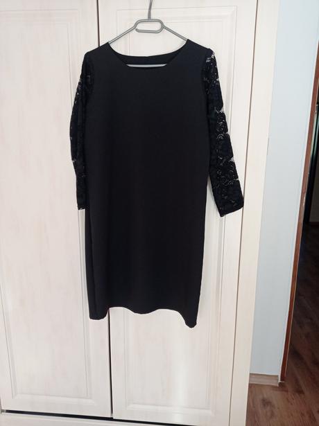 Čierne šaty s čipkou, s