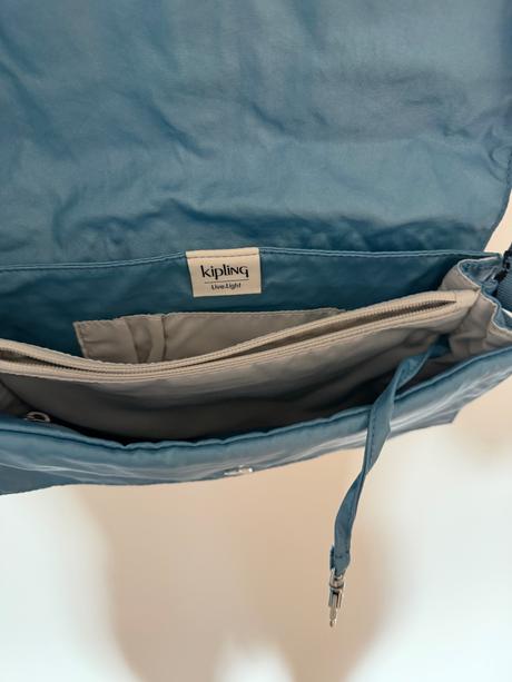 Kipling ..bledomodra kabelka..super stav, kipling