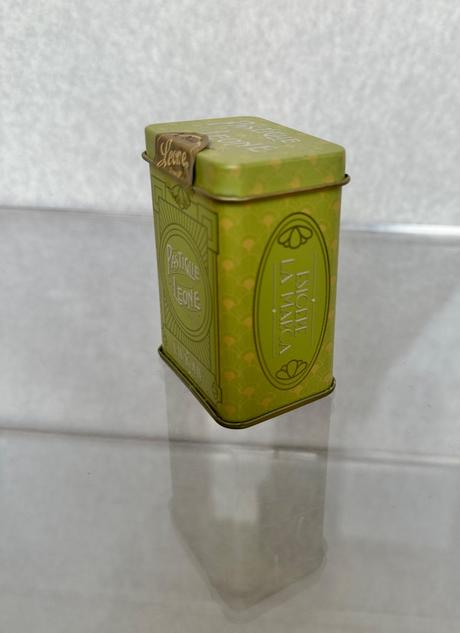 Plechové krabice, dózy, dávkovače,