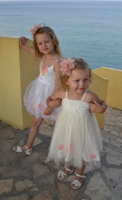 Prekrasne biele satenove saty s tylom a lupienkami, 110