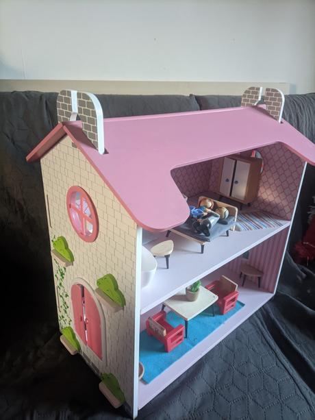 Domček pre bábiky drevený s príslušenstvom,