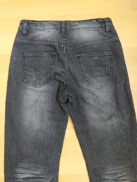 Čierne vyšúchané rifle, kik,140