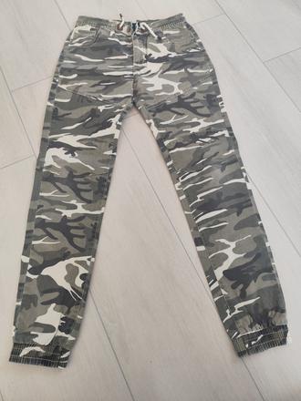 Predám maskacove nohavice, denim,152