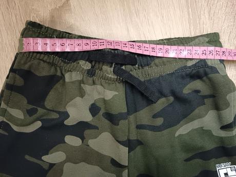 Maskáčové tepláky, 134