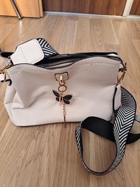 Mala kabelka -motylik, 