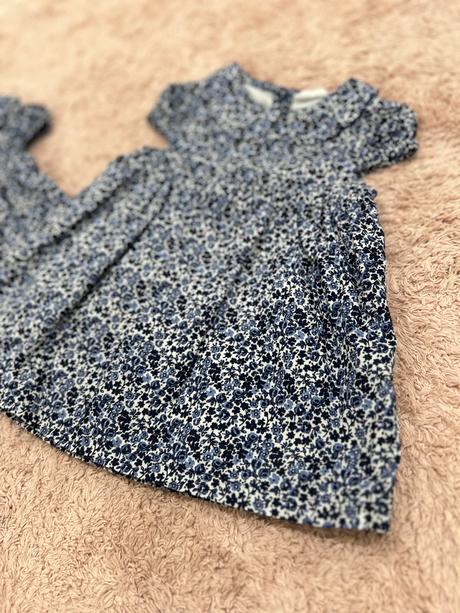 Kvetinkové šaty s bielym svetríkom, 74