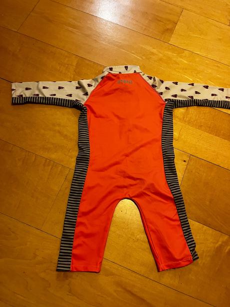 Overal na kúpanie a bezpečné slnenie, 86