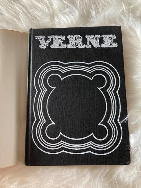 Tajomstvo neviditeľna jules verne (1986),