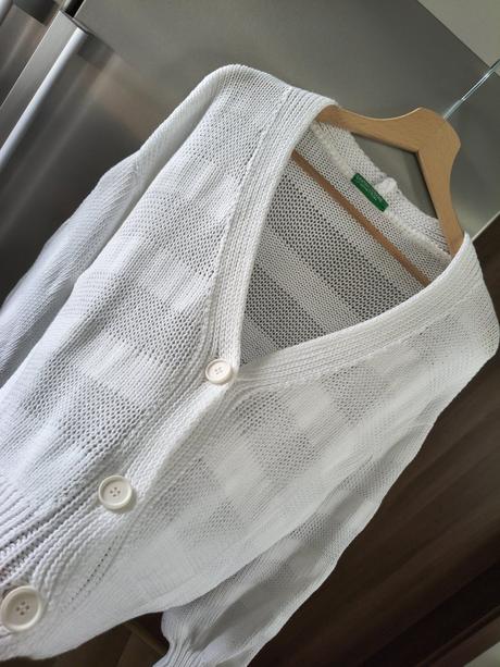 Benetton voľný biely nádherný sveter na gombíky, benetton,m