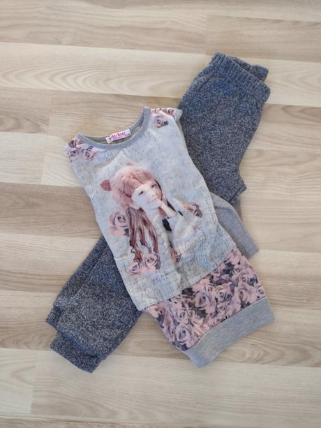 Tepláky s tričkom, 104