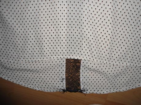 Biela bluzka s ciernymi bodkami, m