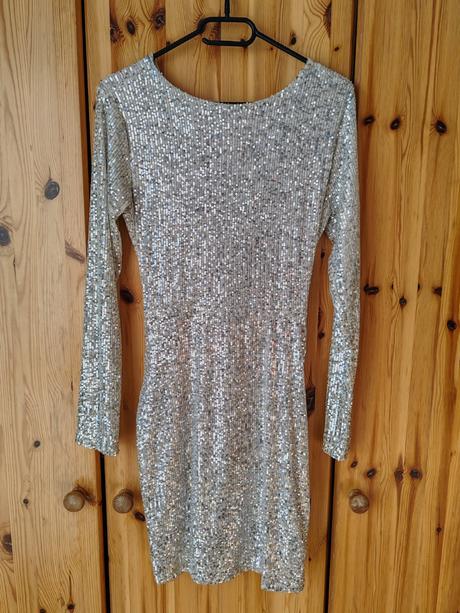 Flitrované šaty, 36