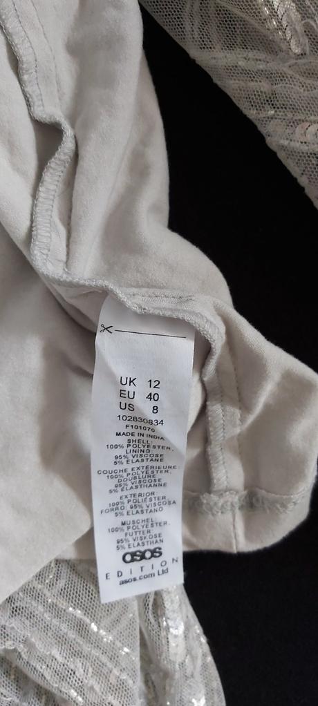 Nádherné šaty, 38