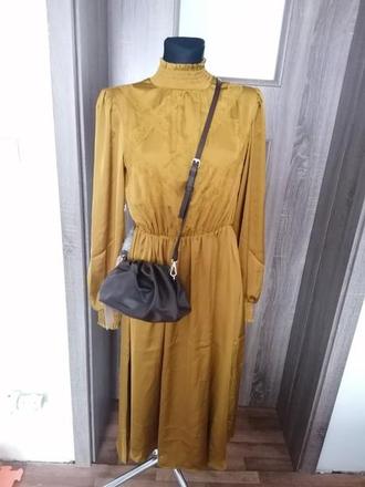 Šaty z lesklého saténu vo farbe kurkuma/kari, reserved,m