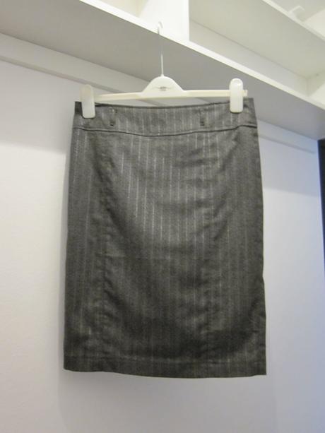 Seda sukna so striebornymi pruzkami, 38