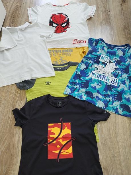 Balík chlapčenských tričiek, 140–152