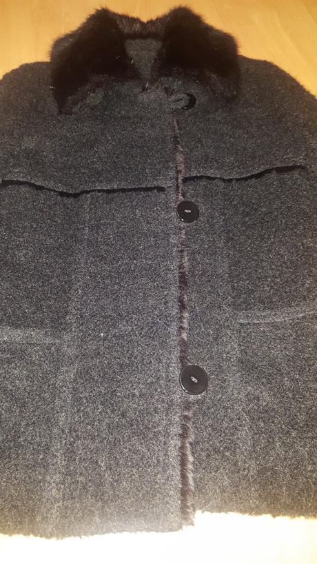 Vlnený kabát s kožušinou, 38