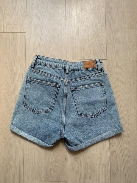 Kraťasy zn. bershka, bershka,34