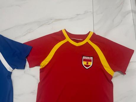 Cerveny a modry dres, h&m,134