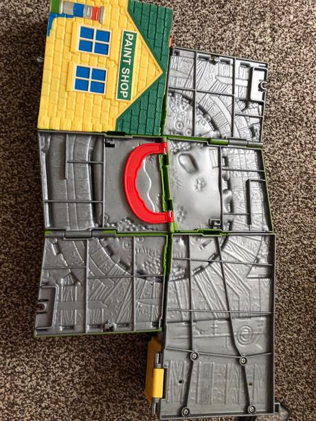 Lakovňa tomáš a jeho priatelia take&play,