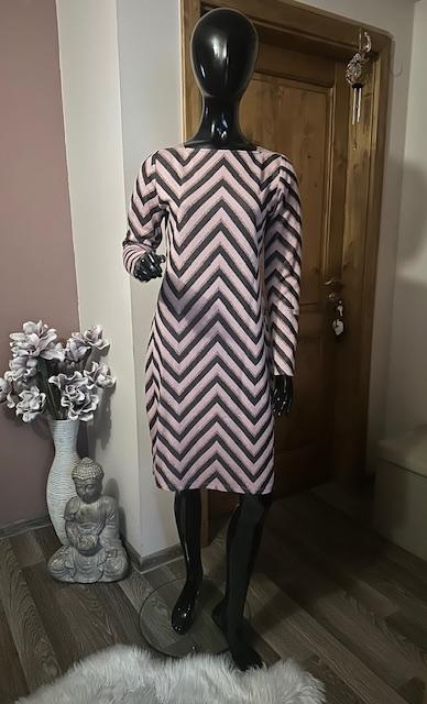 Ružové šaty so zlatou niťou zn. magenta, l / m