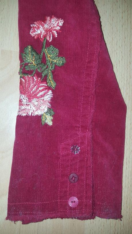 Menčestrové sako s výšivkou l, l