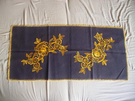 Vyšívané obrusy tmavohnedé s oranžovým 5 ks, 