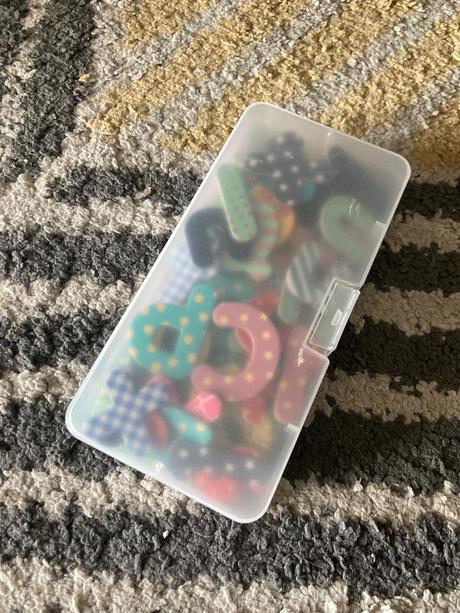 Abeceda farebné magnetky 100ks, 