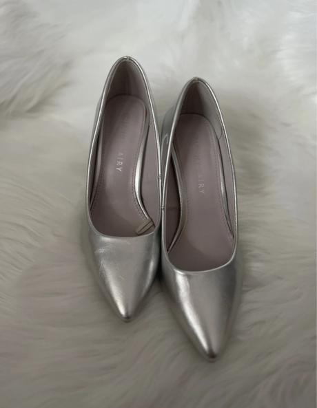 Strieborné lodičky, 35